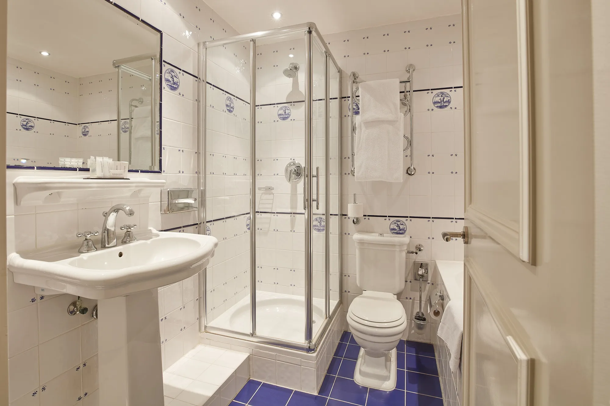 Carlton Ambassador Hotel badkamer klassiek Hollandse stijl